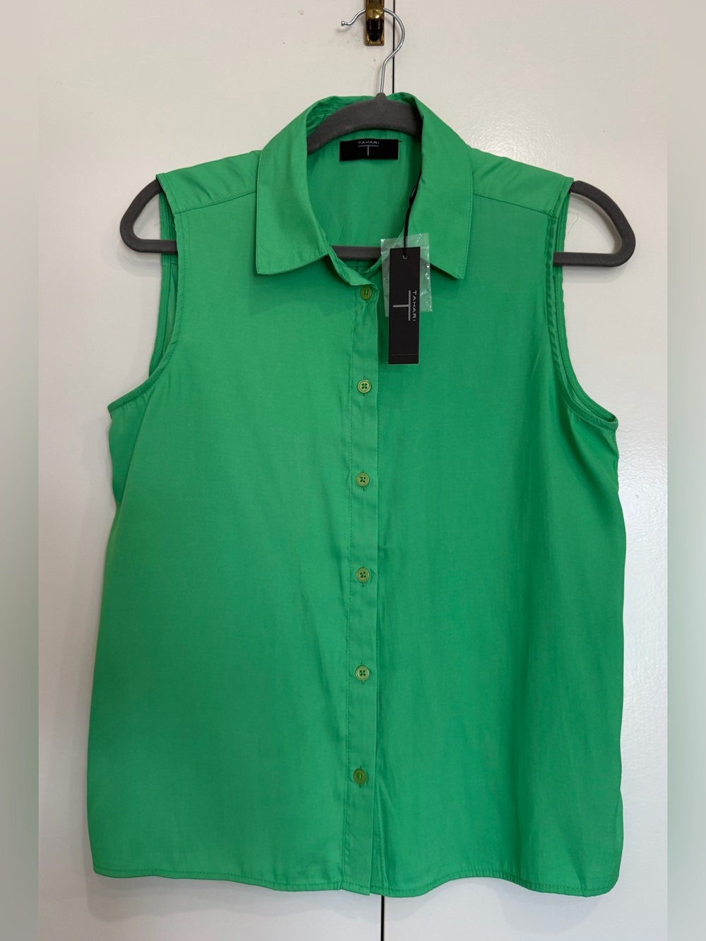 Tahari Green Sleeveless Button-Front Blouse